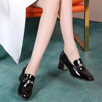 נעלי נשים 2023 חדש נעלי נשים עקבים גבוהים תמציתי המשרד משאבות נשים קריסטל מתכת קישוט כיכר העקב הנשית נעליים