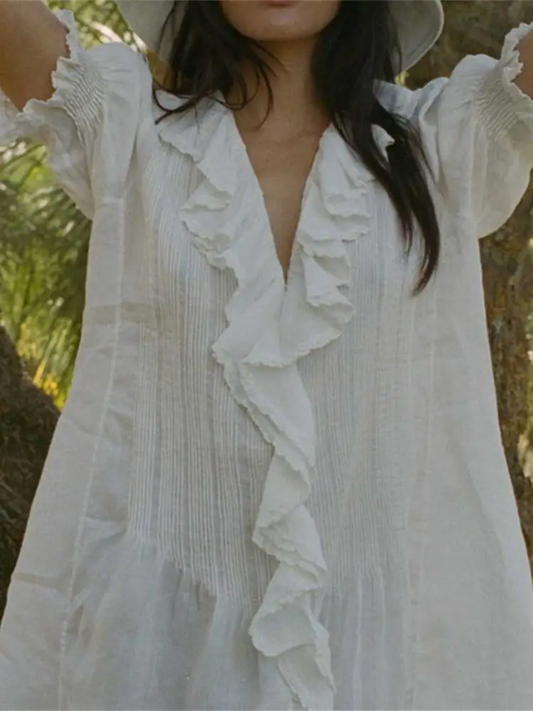 נשים קפלים V-צוואר לבן שמלת מיני 2023 קיץ מזדמן חתיכה אחת פאף שרוולים עם קפלים תחרה-אפ קצר חלוק לנשים - 1